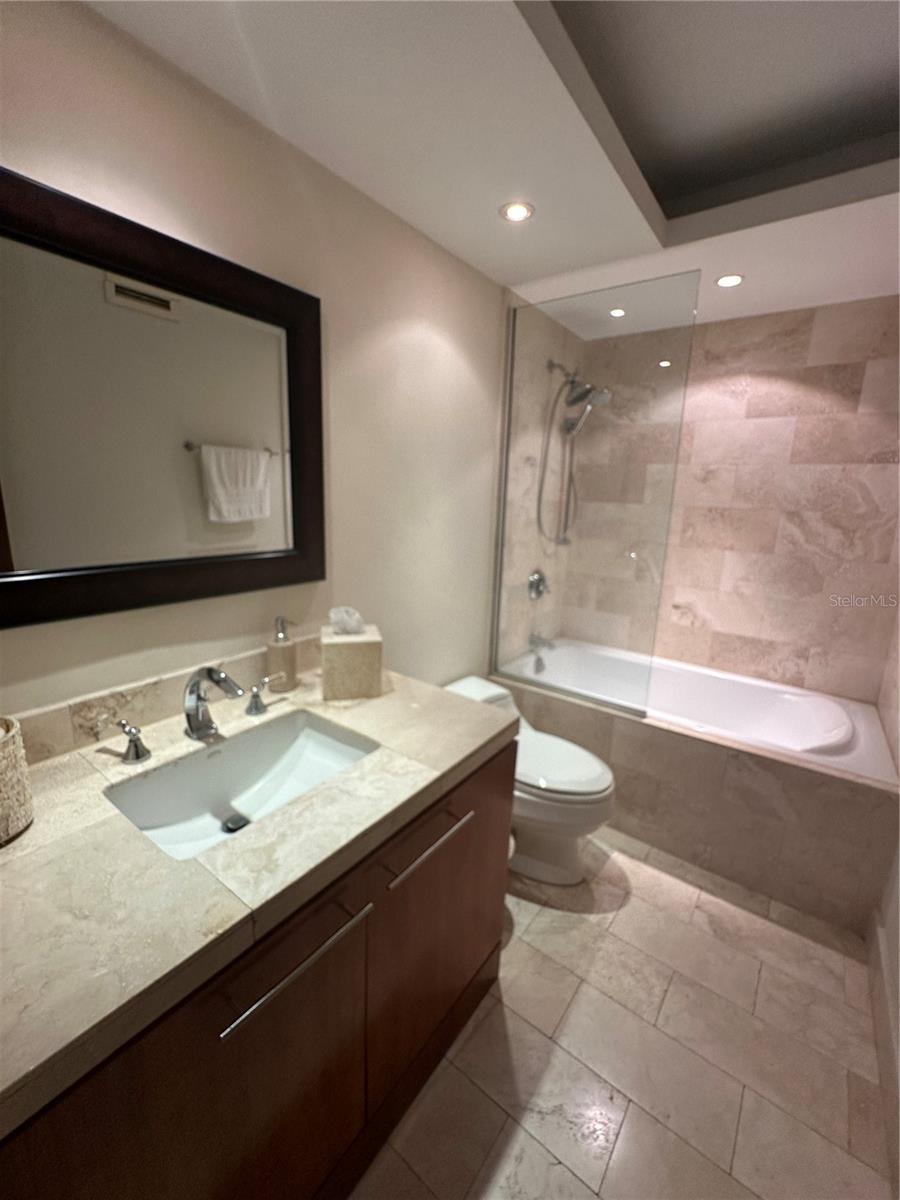 AVENIDA SAN PATRICIO - Residential