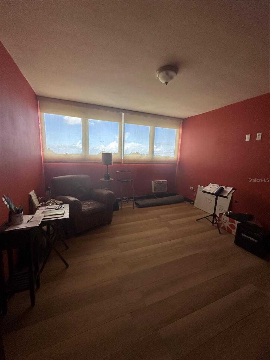 AVENIDA SAN PATRICIO - Residential