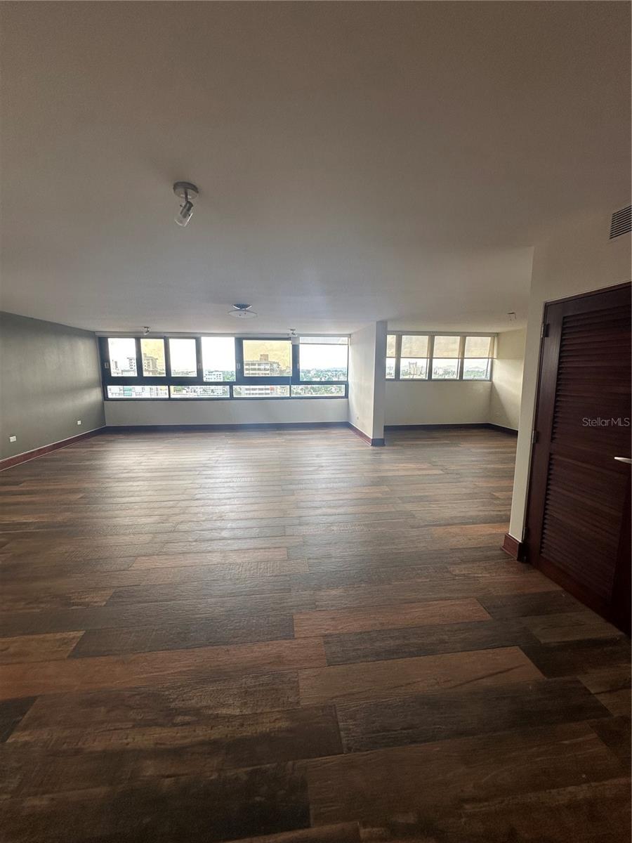 AVENIDA SAN PATRICIO - Residential