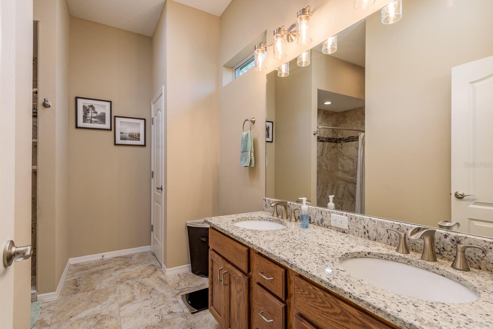 LONDON TERRACE - Residential