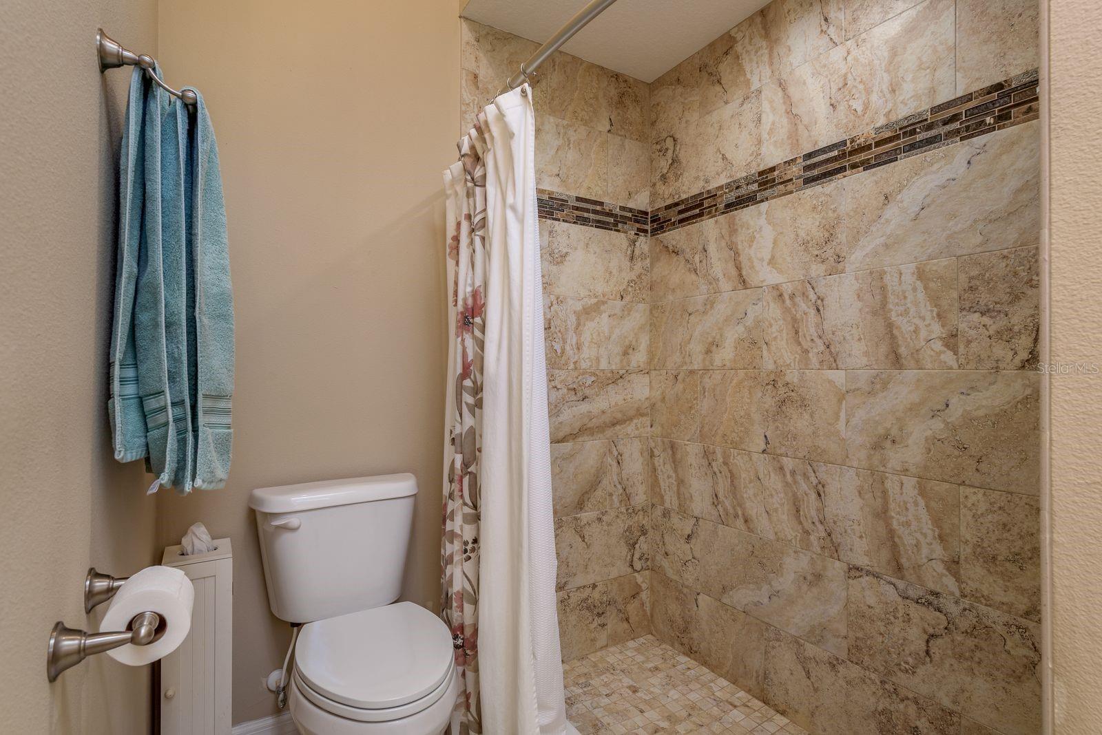 LONDON TERRACE - Residential