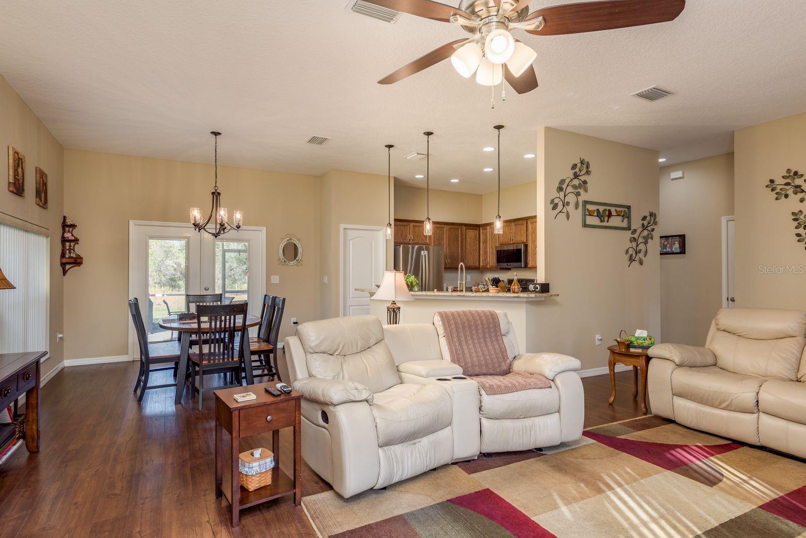 LONDON TERRACE - Residential