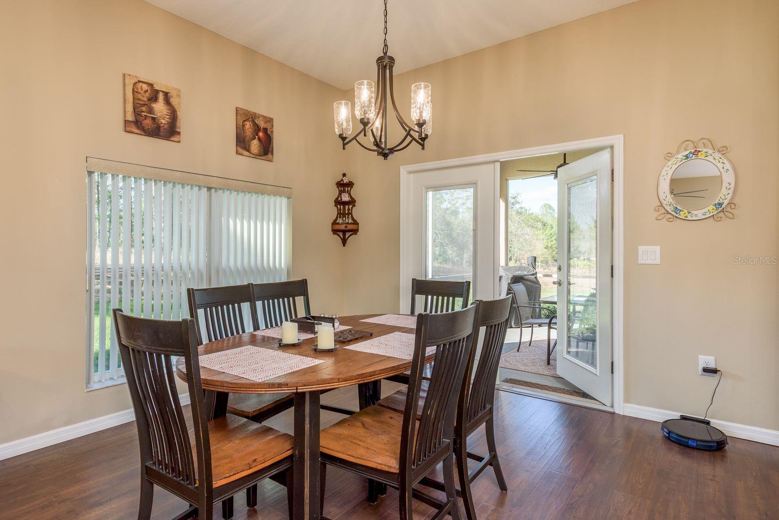 LONDON TERRACE - Residential