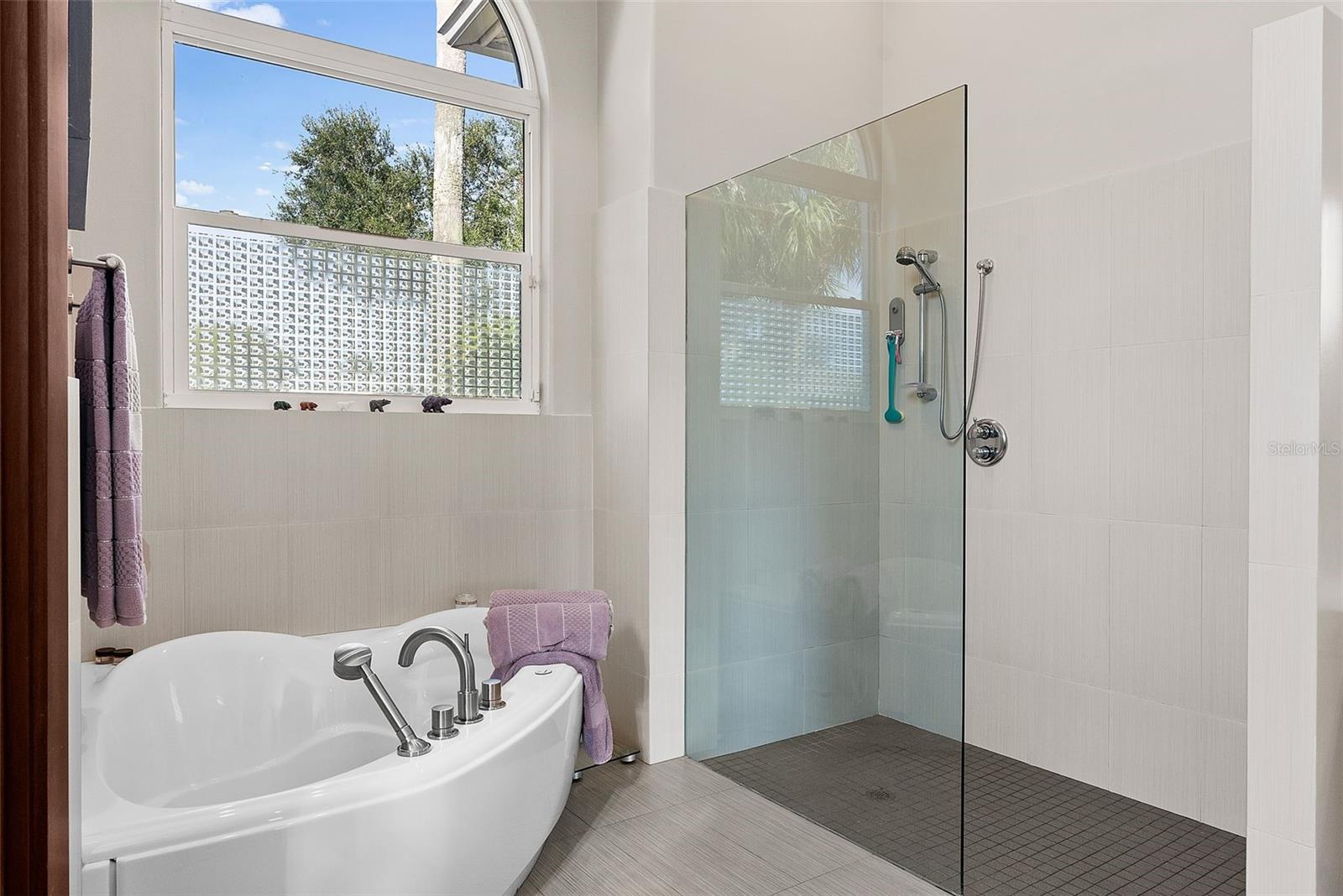 TIERRA VERDE - Residential