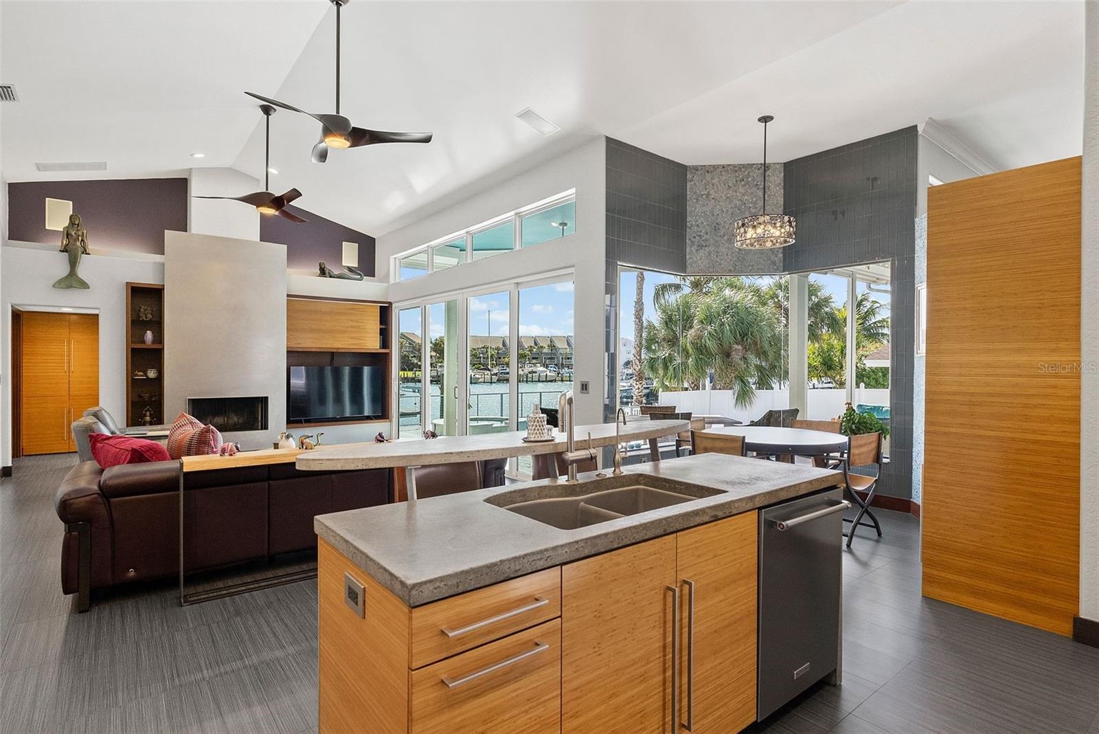 TIERRA VERDE - Residential