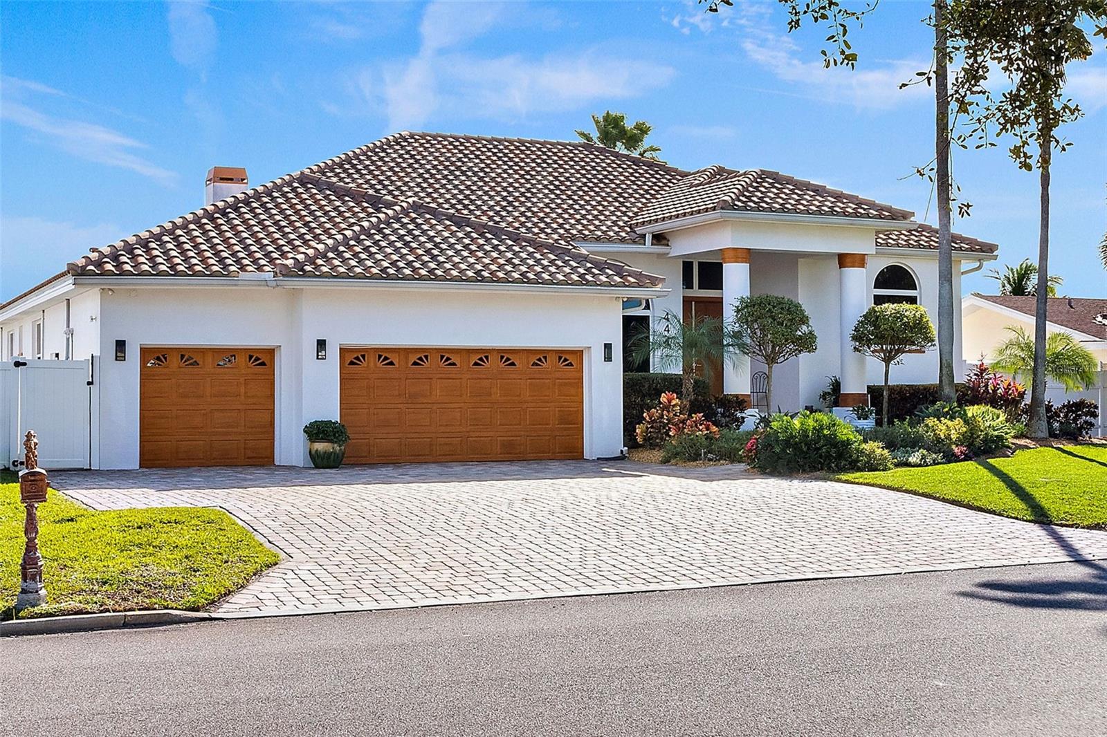 TIERRA VERDE - Residential