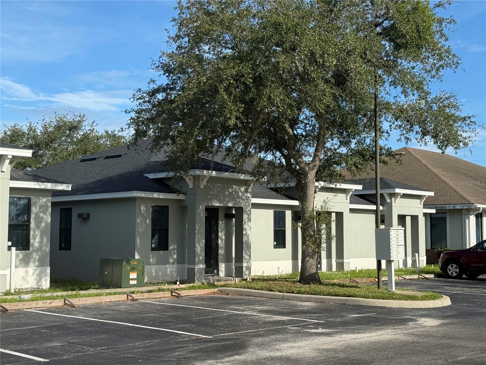 LEXINGTON PARK - Commercial Sale