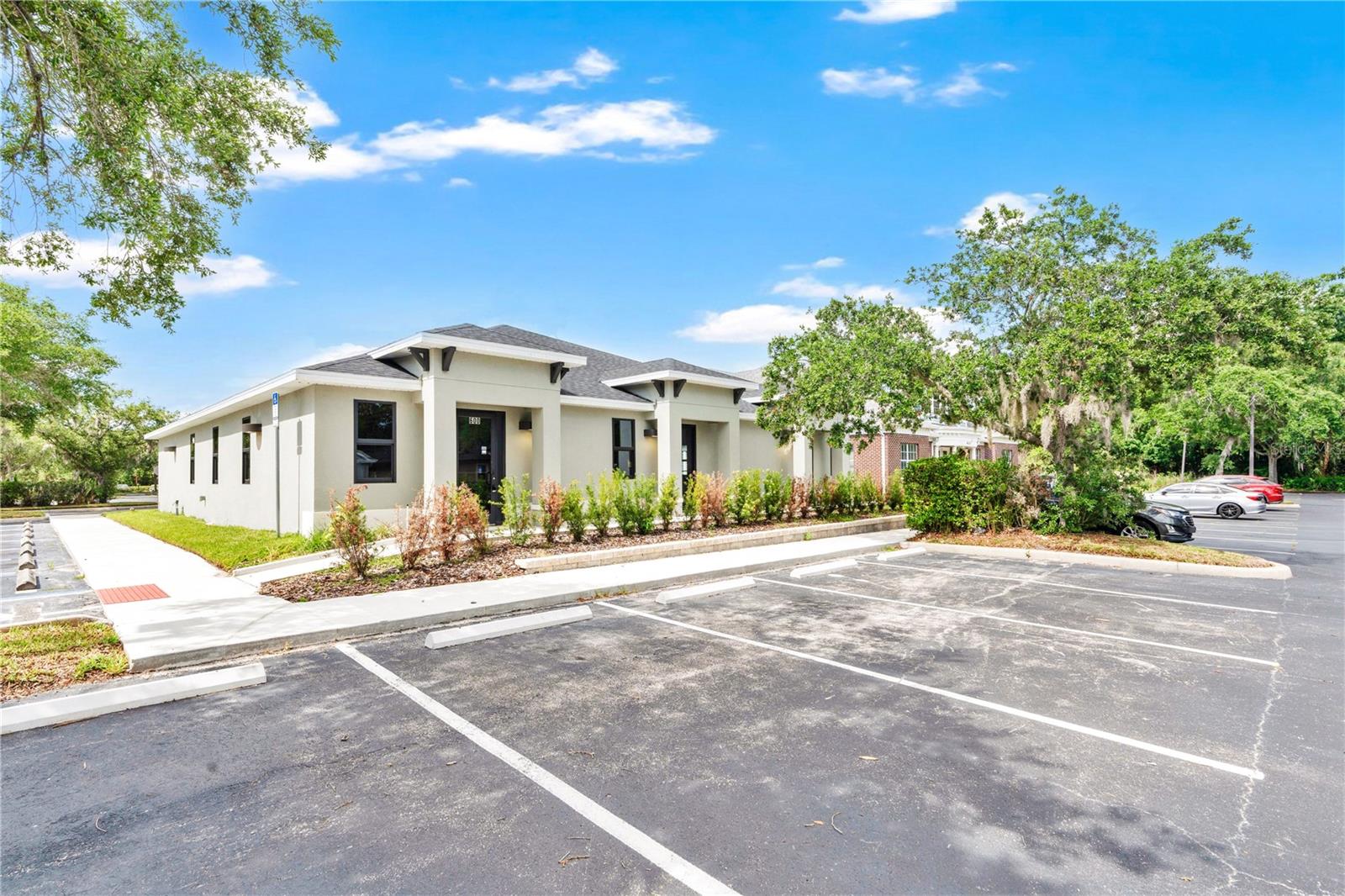 1300 LEXINGTON GREEN LANE