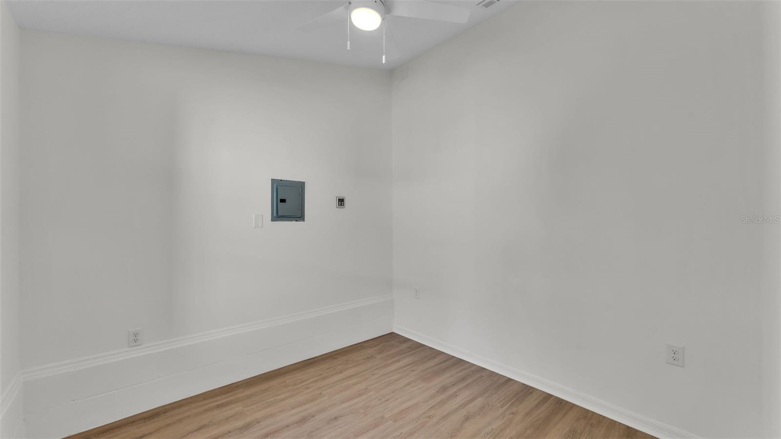 HORNEYS J T ADD 01 - Residential