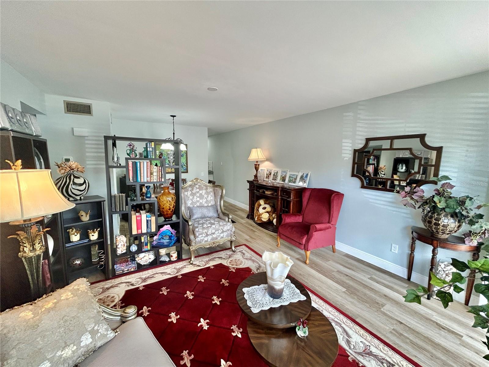 ON TOP OF THE WORLD - Residential