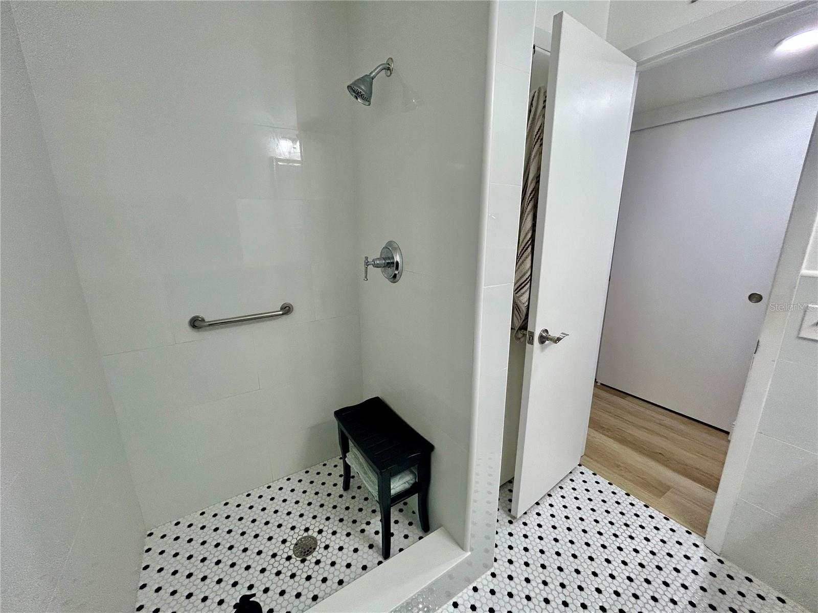 ON TOP OF THE WORLD - Residential