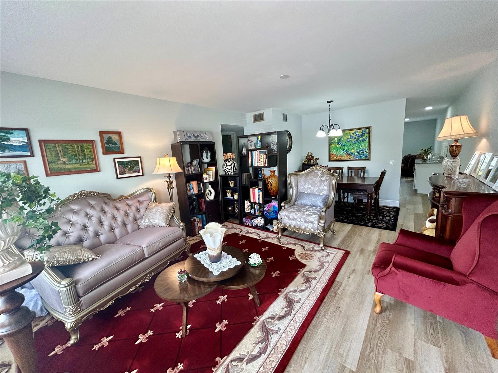 ON TOP OF THE WORLD - Residential