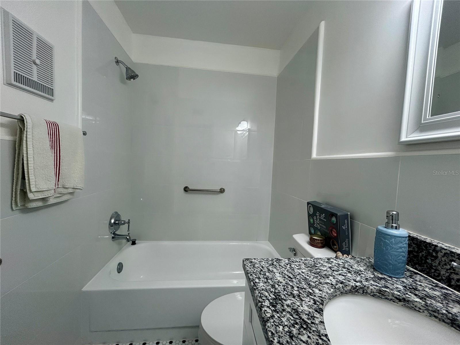 ON TOP OF THE WORLD - Residential