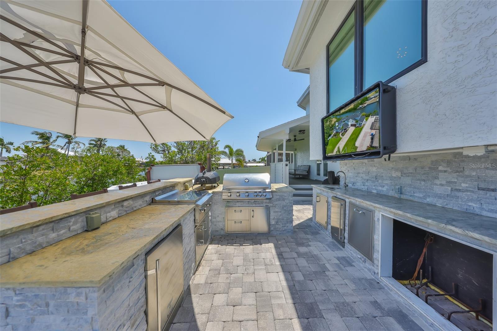 APOLLO BEACH UNIT SIX - Residential