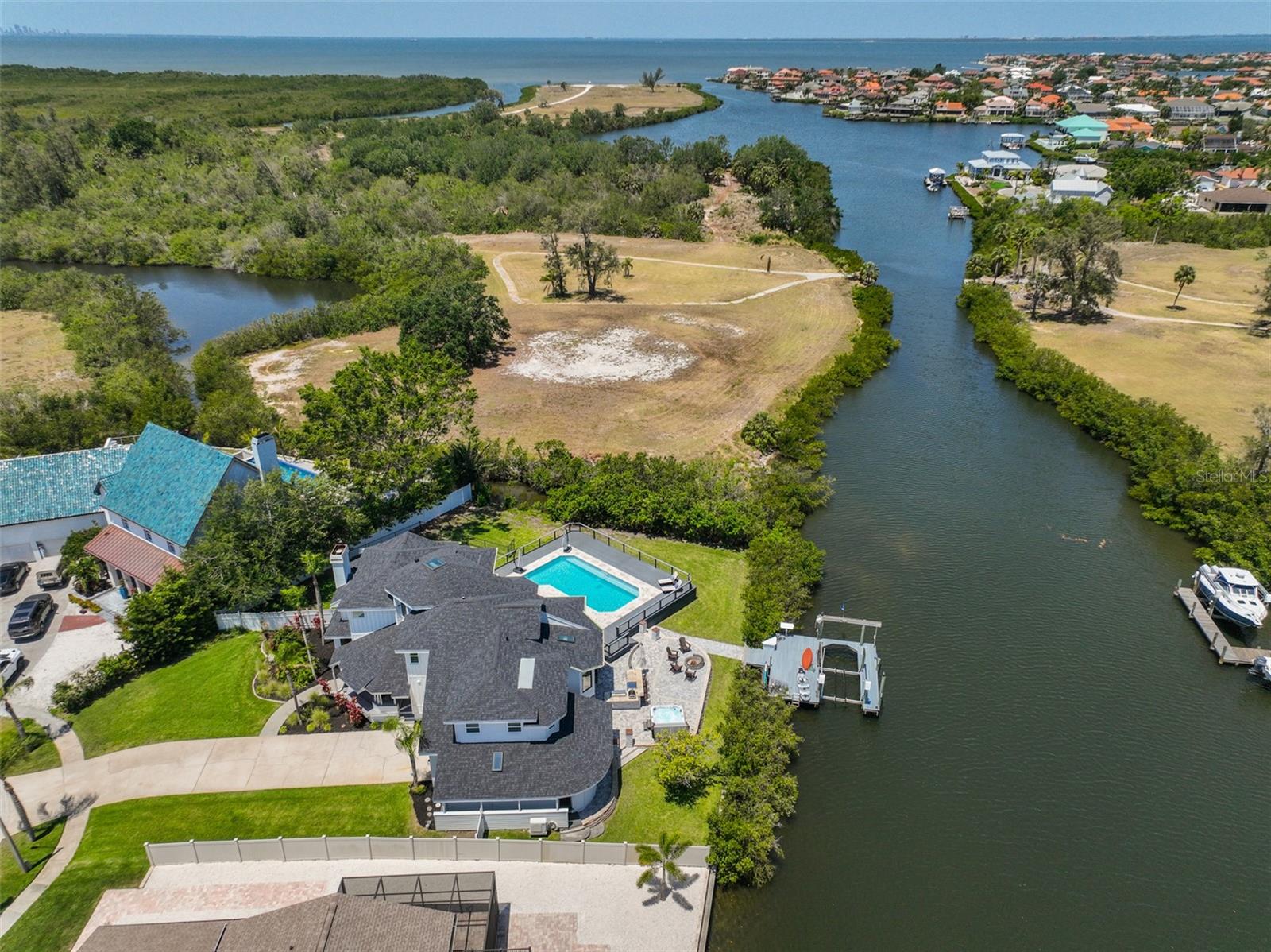 APOLLO BEACH UNIT SIX - Residential