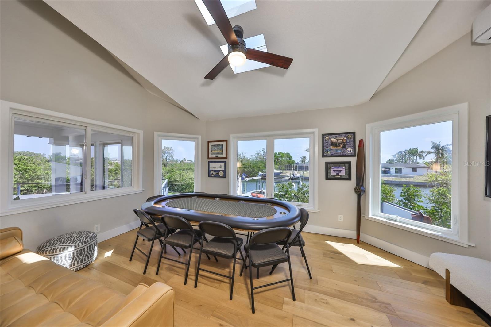 APOLLO BEACH UNIT SIX - Residential