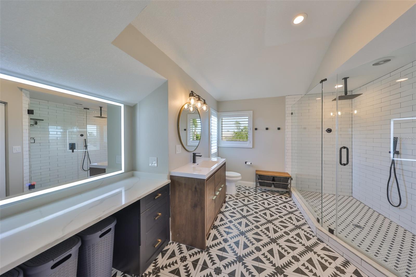 APOLLO BEACH UNIT SIX - Residential