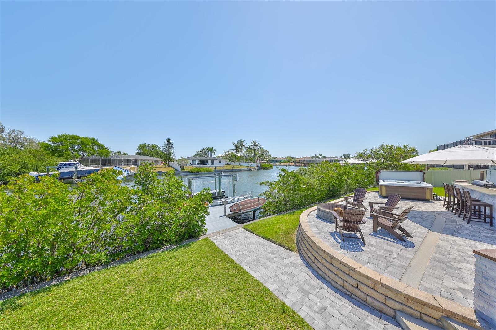 APOLLO BEACH UNIT SIX - Residential