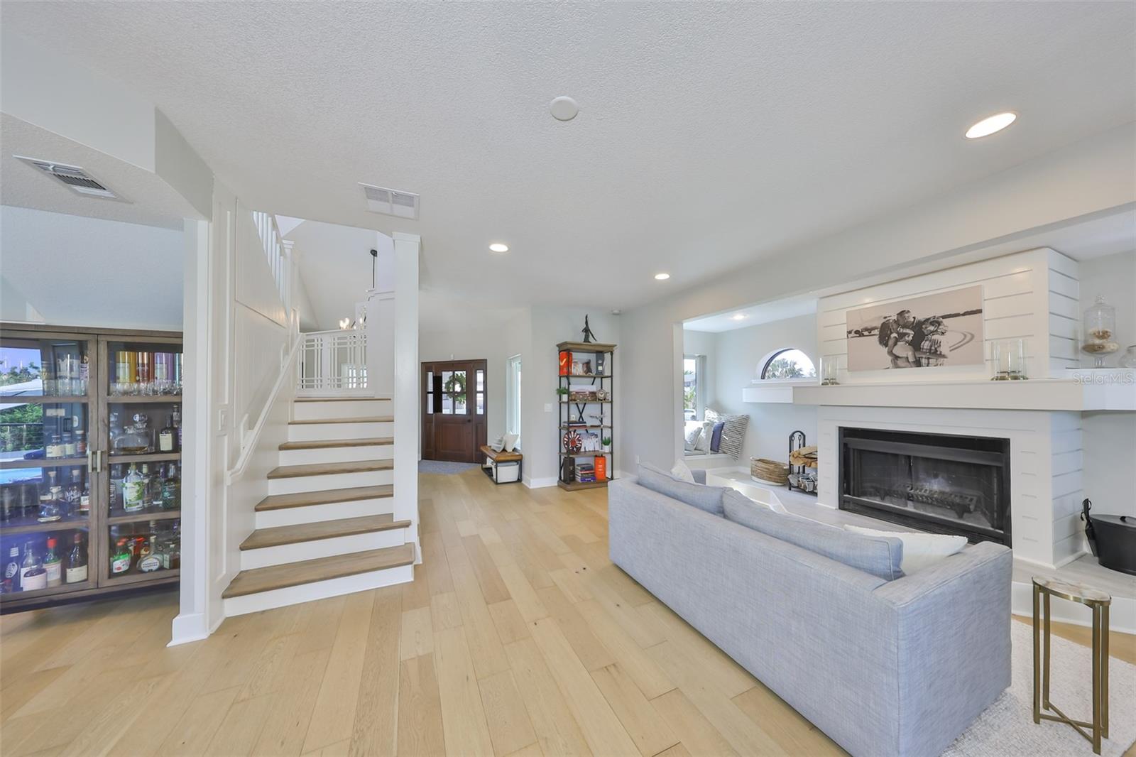 APOLLO BEACH UNIT SIX - Residential