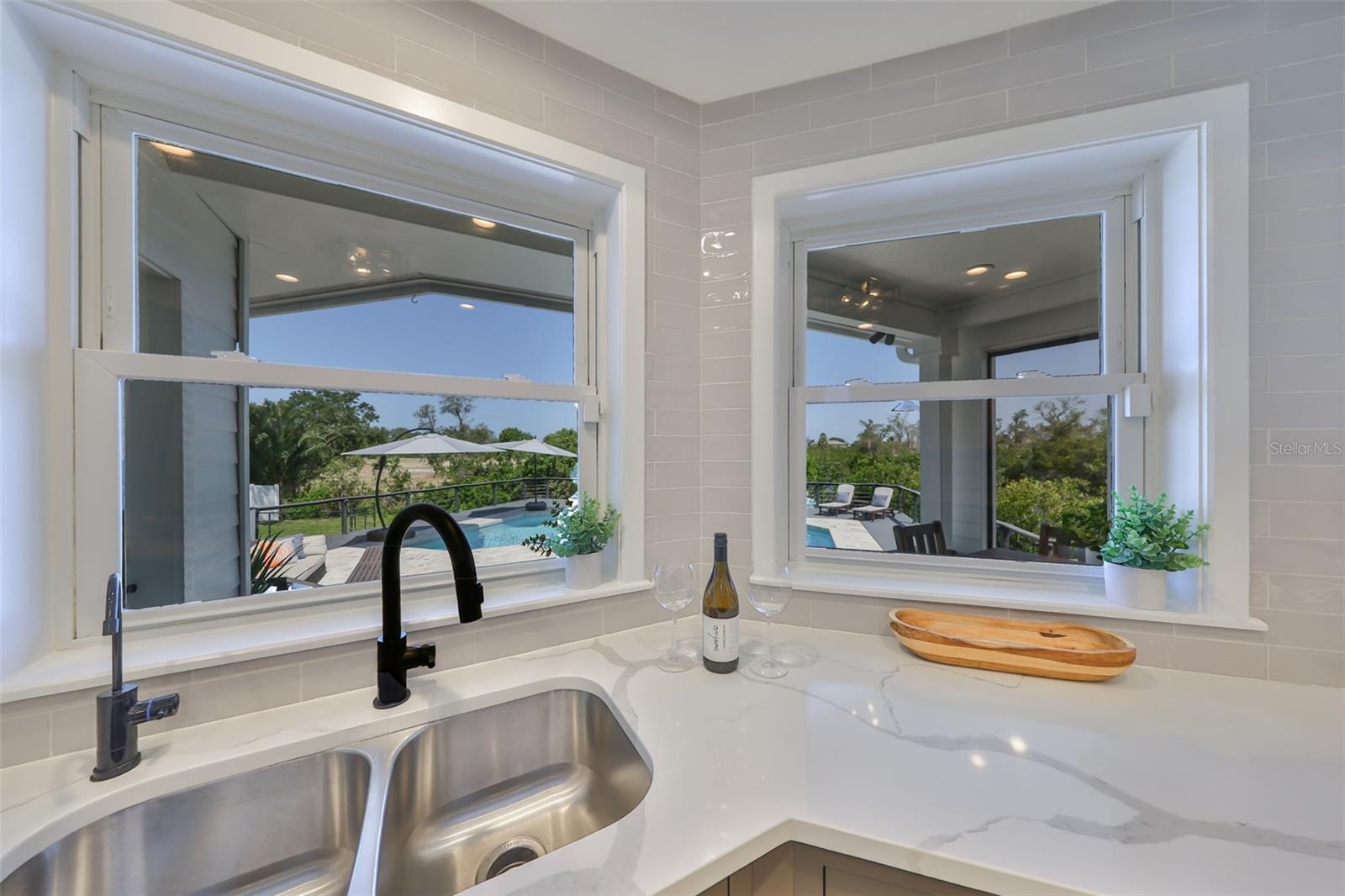 APOLLO BEACH UNIT SIX - Residential