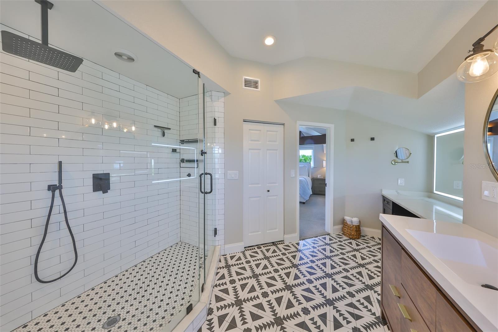 APOLLO BEACH UNIT SIX - Residential