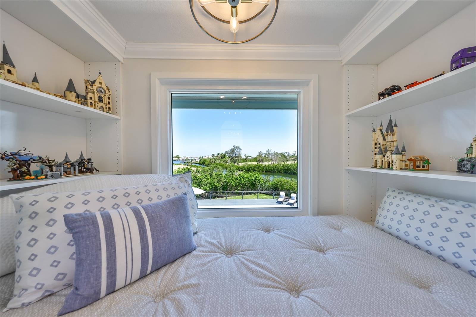 APOLLO BEACH UNIT SIX - Residential