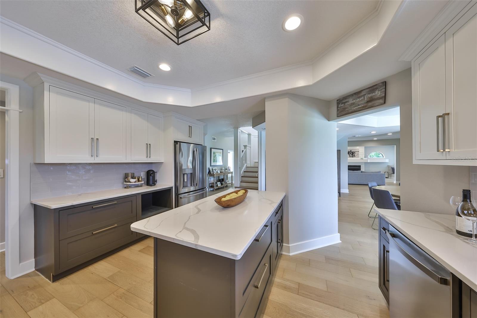 APOLLO BEACH UNIT SIX - Residential