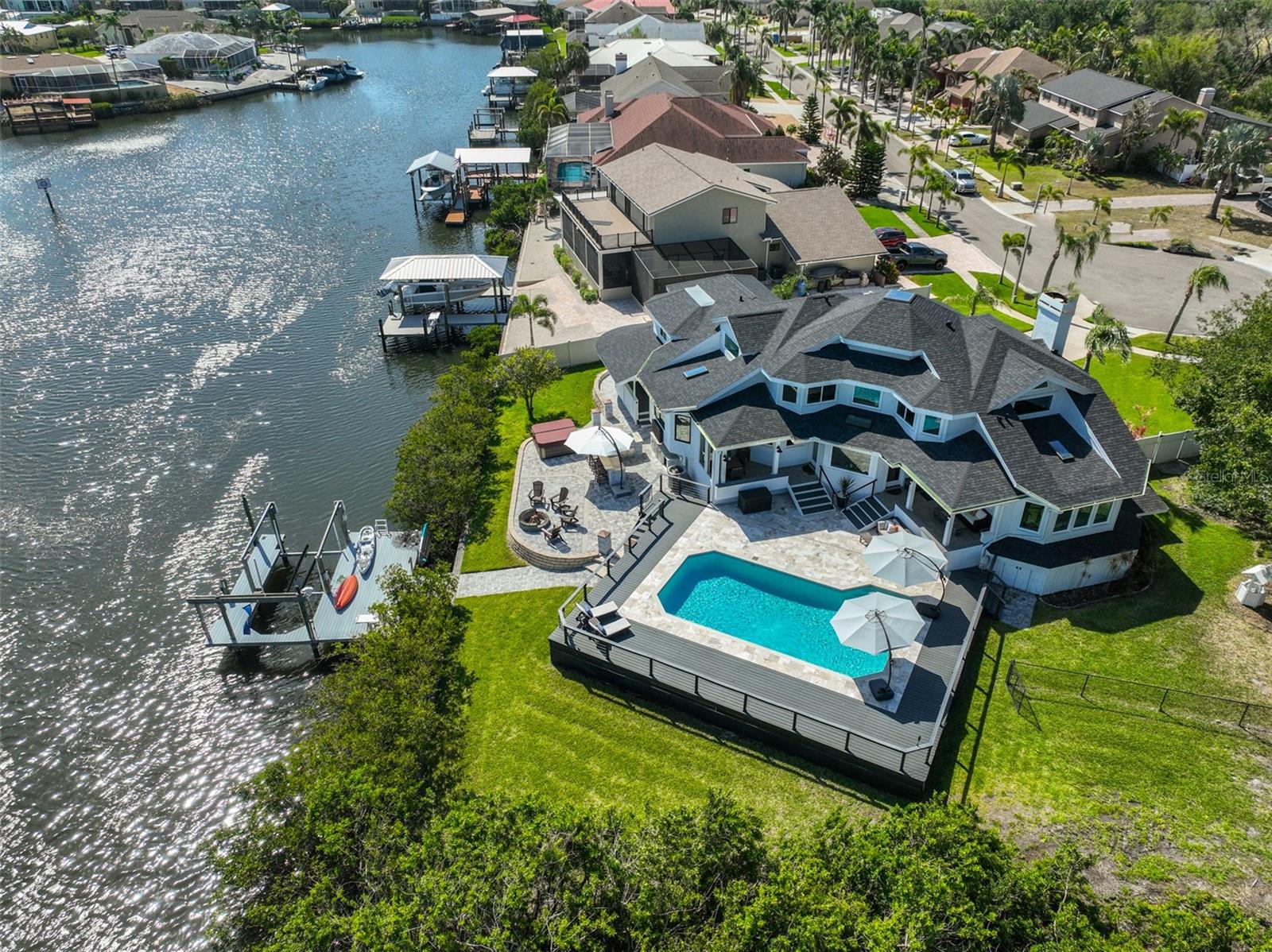 APOLLO BEACH UNIT SIX - Residential