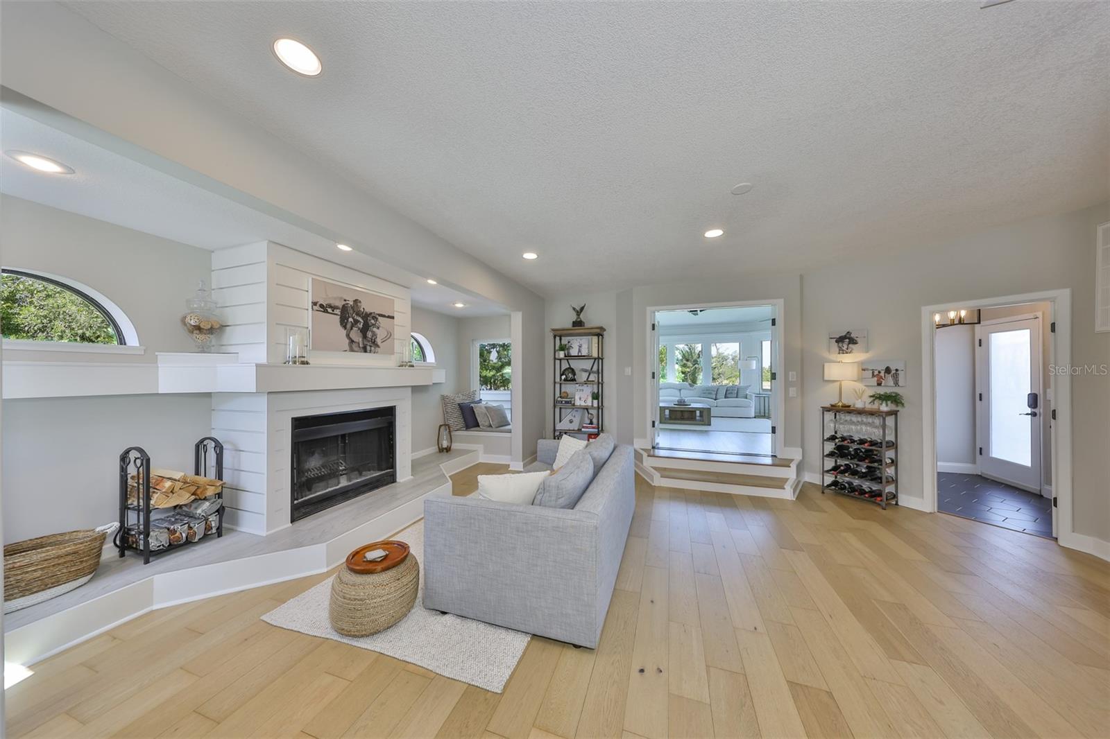 APOLLO BEACH UNIT SIX - Residential