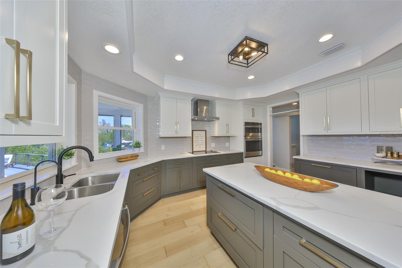 APOLLO BEACH UNIT SIX - Residential