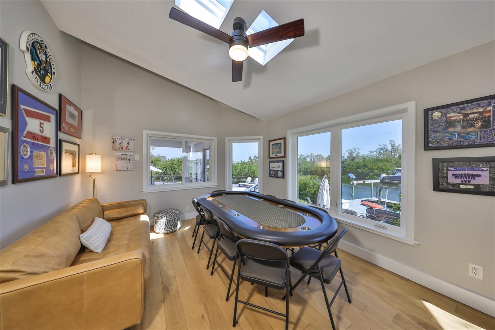 APOLLO BEACH UNIT SIX - Residential