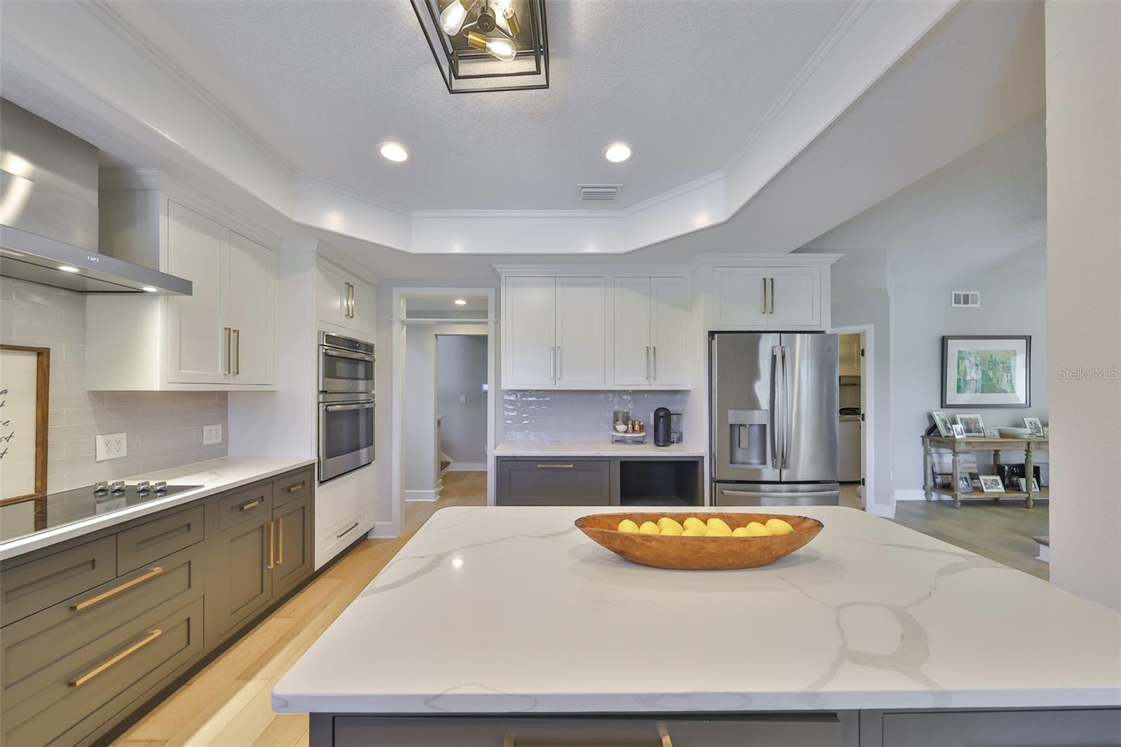 APOLLO BEACH UNIT SIX - Residential