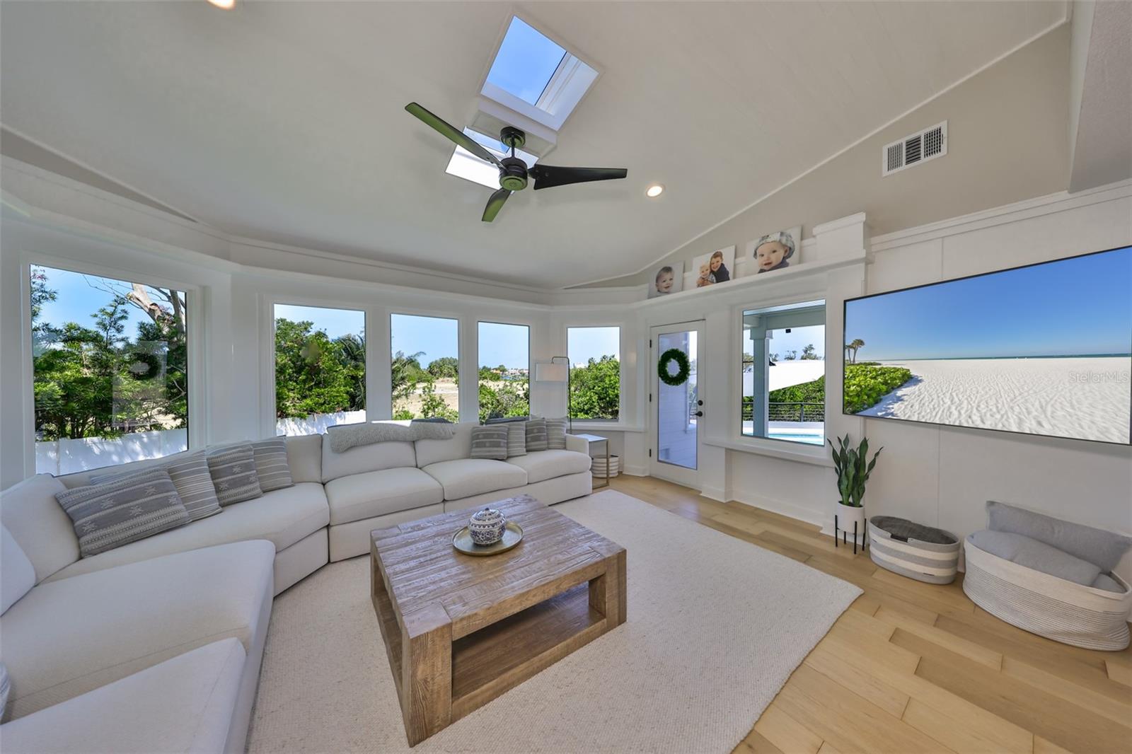 APOLLO BEACH UNIT SIX - Residential