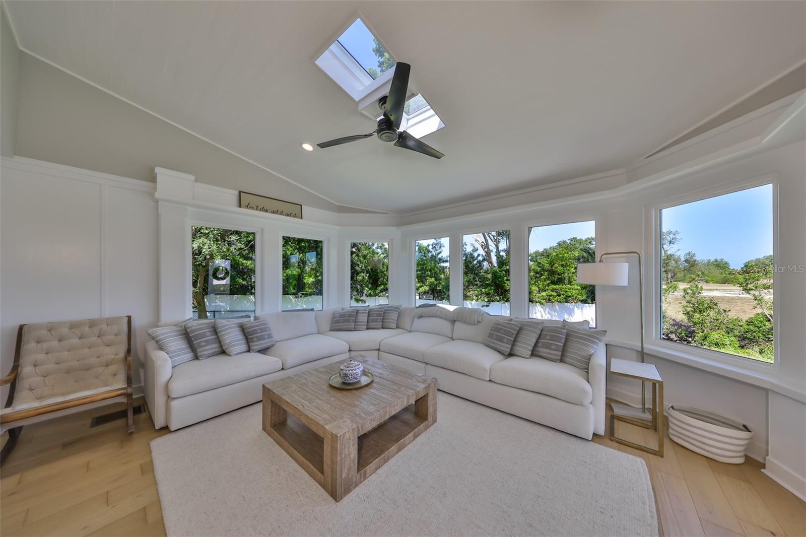 APOLLO BEACH UNIT SIX - Residential