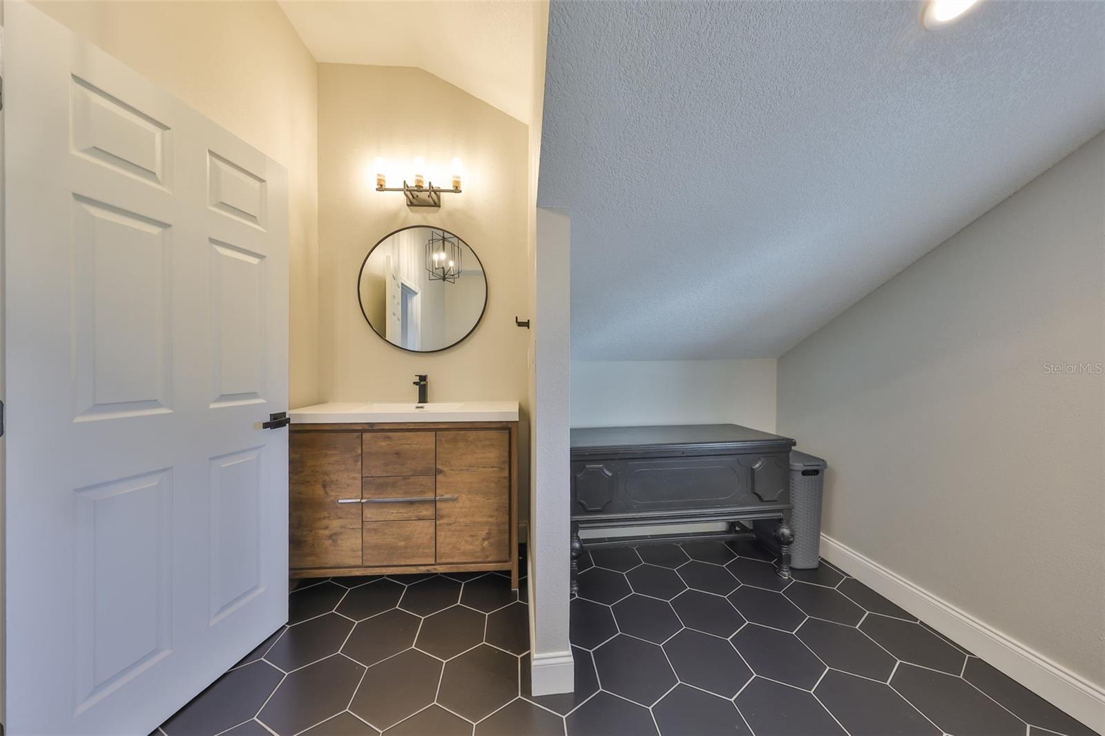 APOLLO BEACH UNIT SIX - Residential