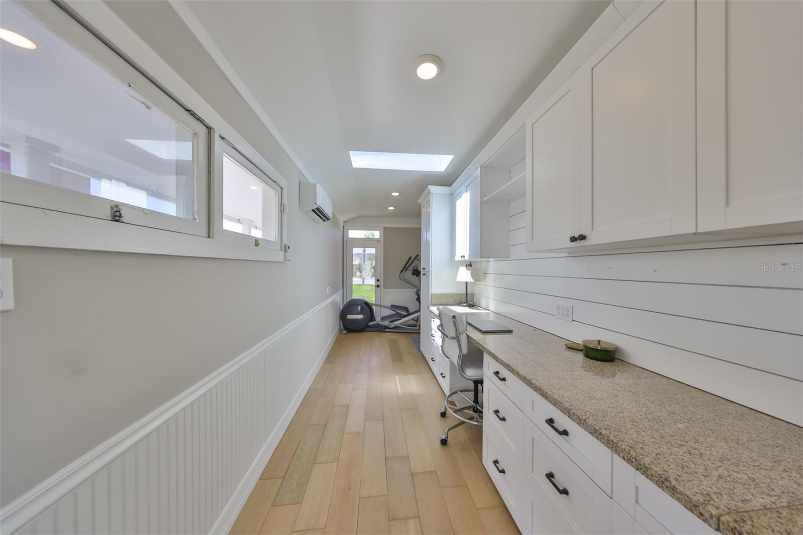 APOLLO BEACH UNIT SIX - Residential