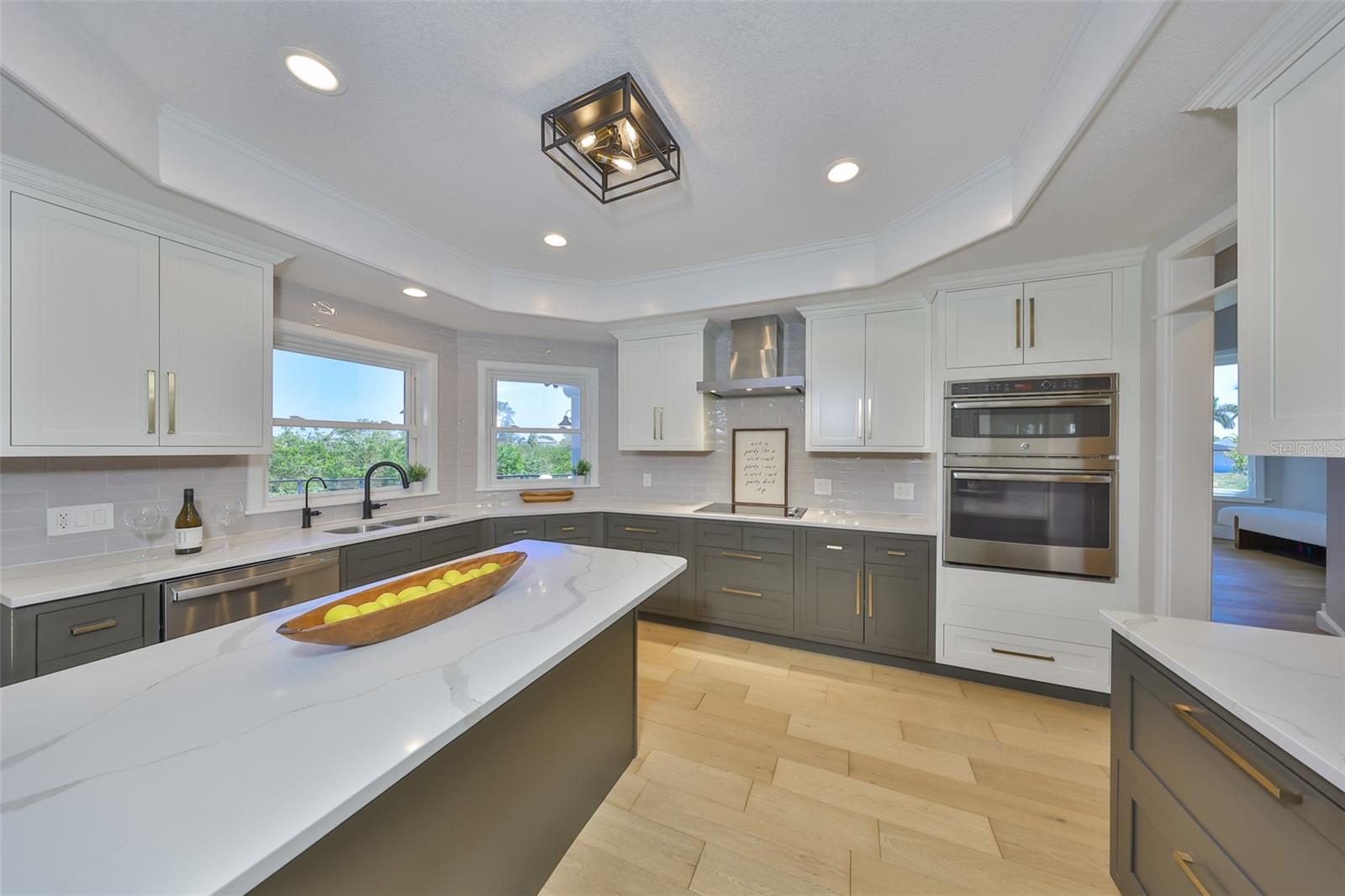 APOLLO BEACH UNIT SIX - Residential