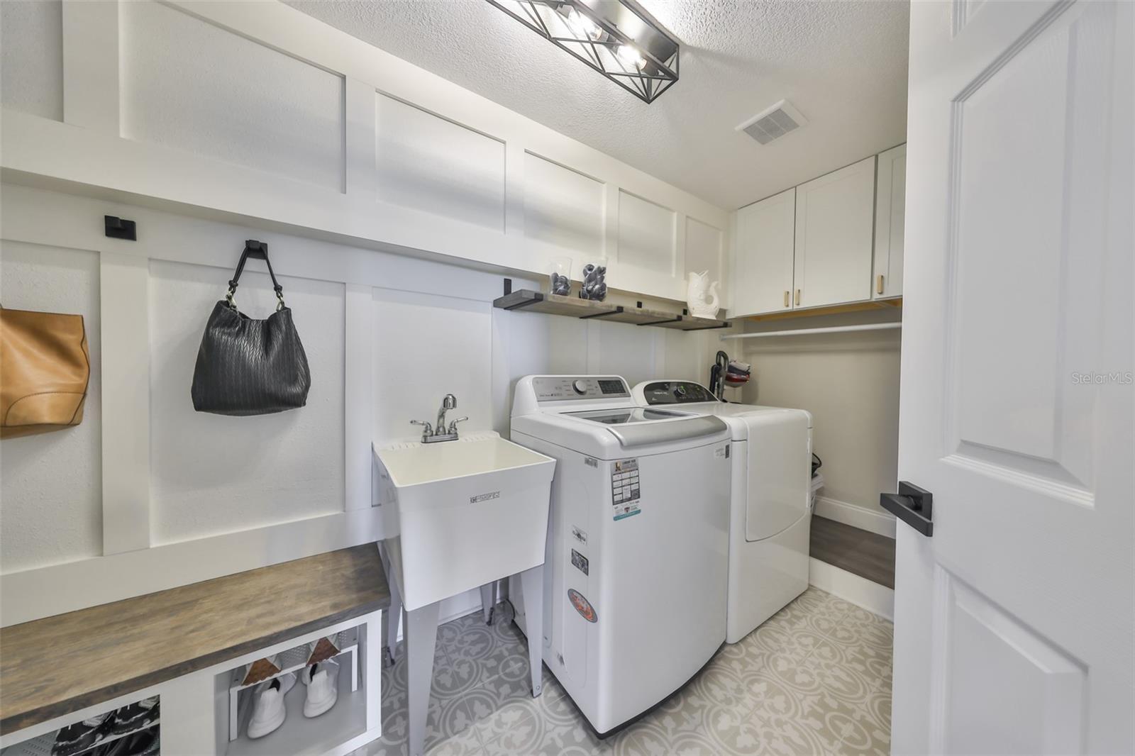 APOLLO BEACH UNIT SIX - Residential