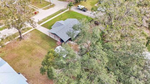 A home in PLANT CITY