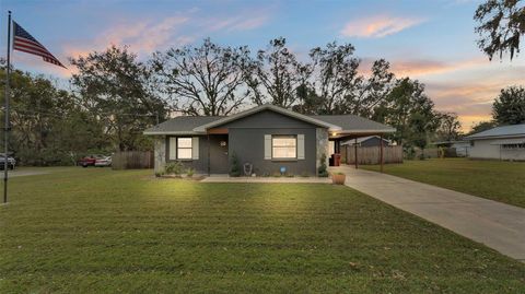 A home in PLANT CITY