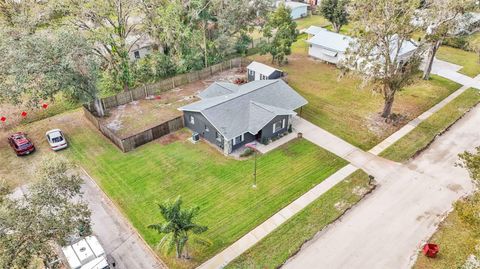 A home in PLANT CITY