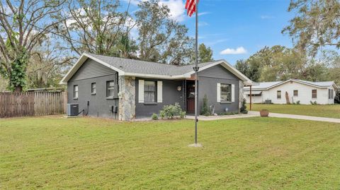 A home in PLANT CITY