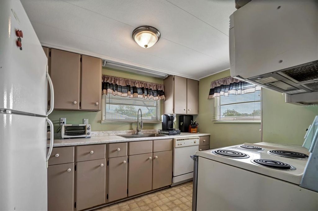 Photo of 122 E Saint Annes Circle, Apollo Beach, FL 33572 (MLS # TB8437171)