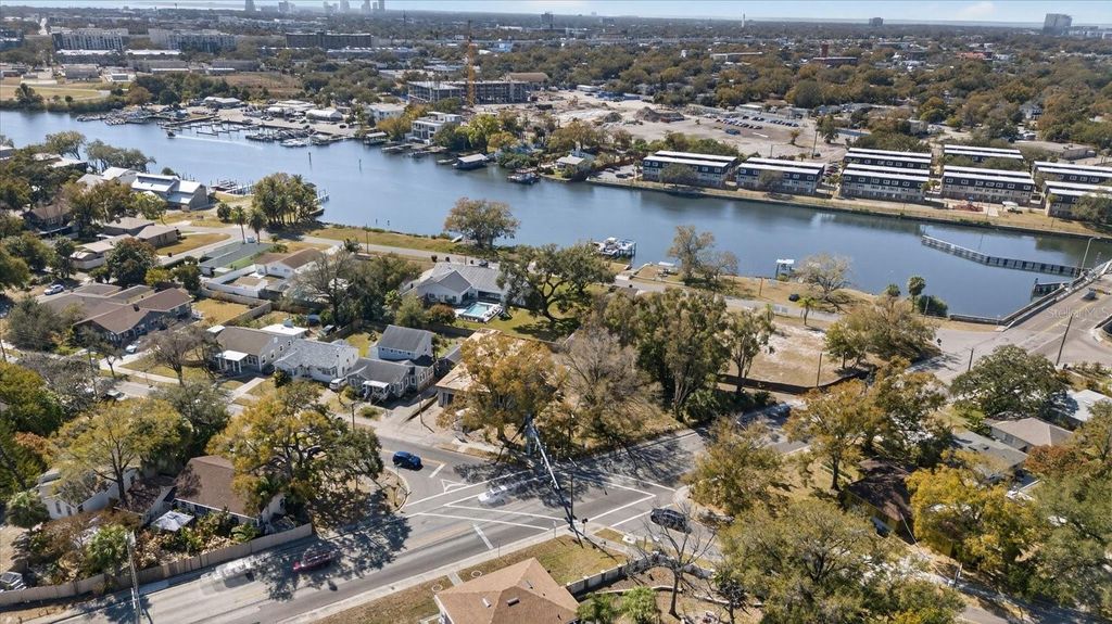 Photo of 1002 W Columbus Drive, Tampa, FL 33602 (MLS # TB8344624)