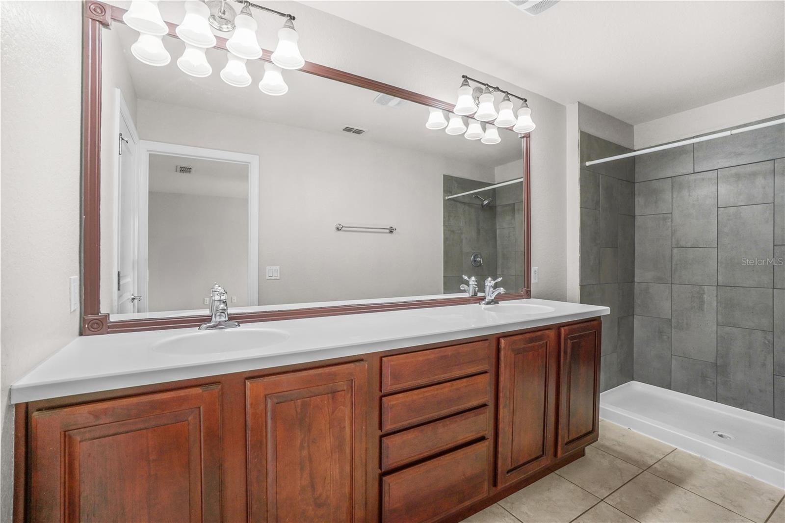 LAKE SAWYER SOUTH PH 03 - Residential