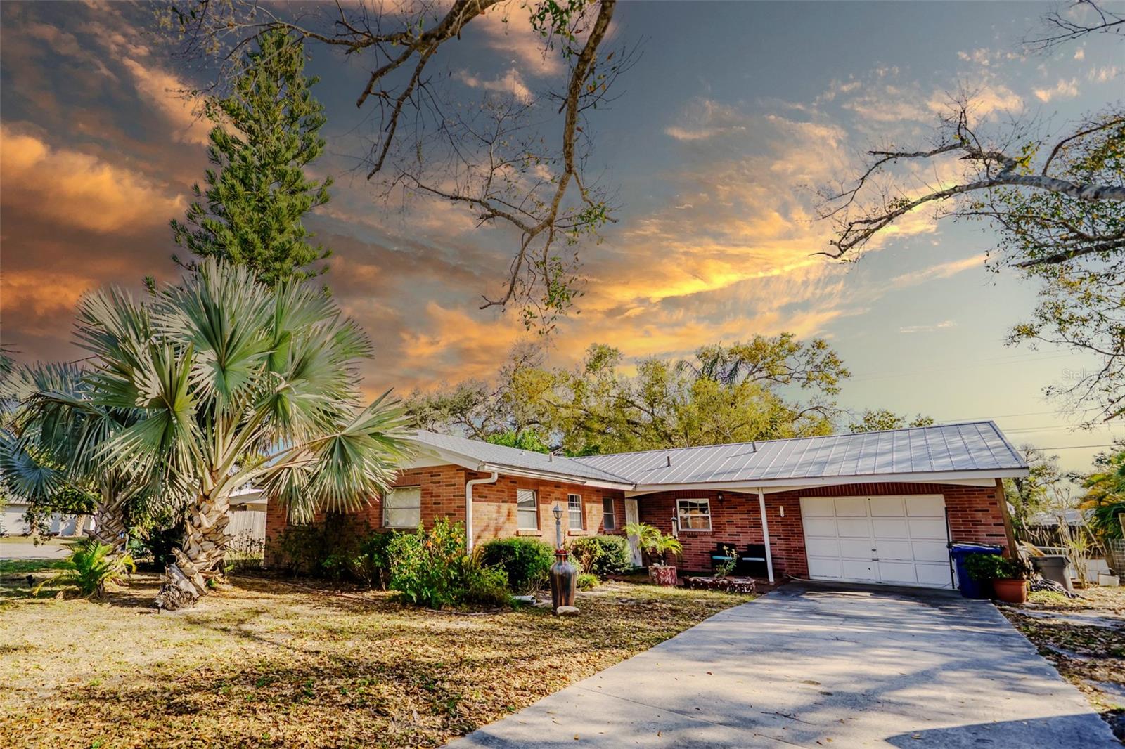 SOUTH GATE MANOR - Residential