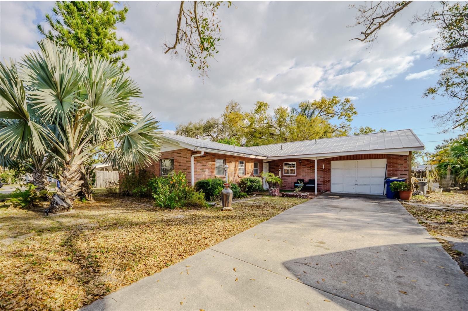 SOUTH GATE MANOR - Residential