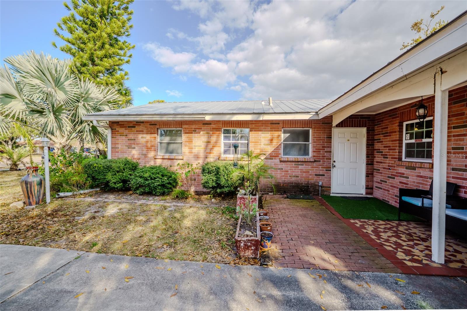 SOUTH GATE MANOR - Residential