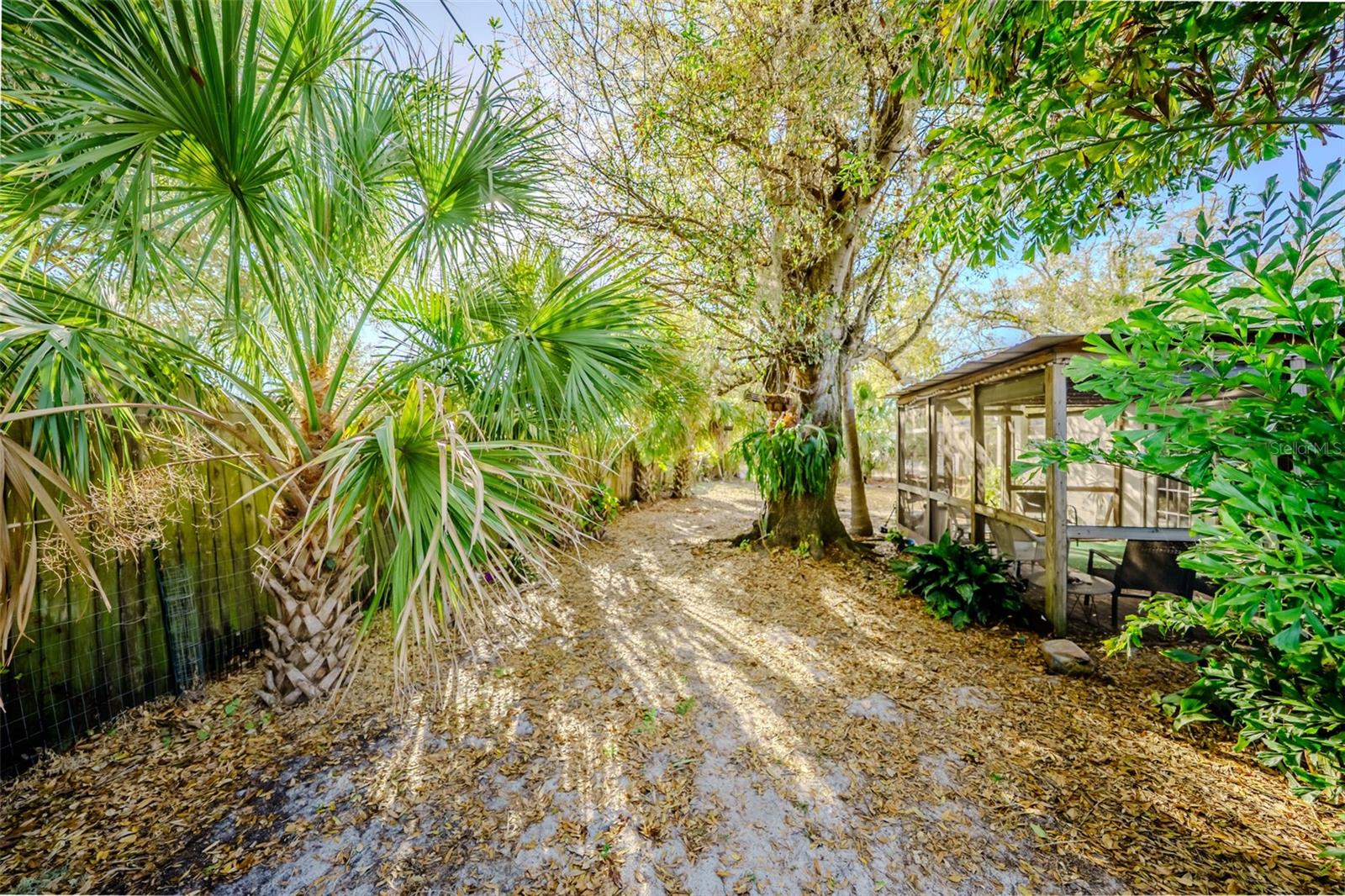 SOUTH GATE MANOR - Residential