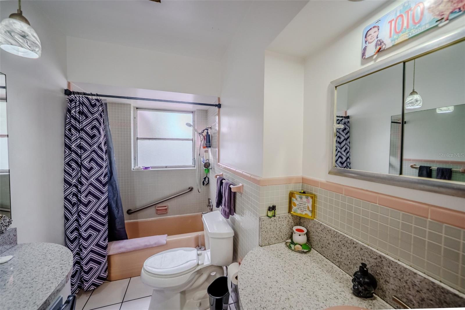 SOUTH GATE MANOR - Residential